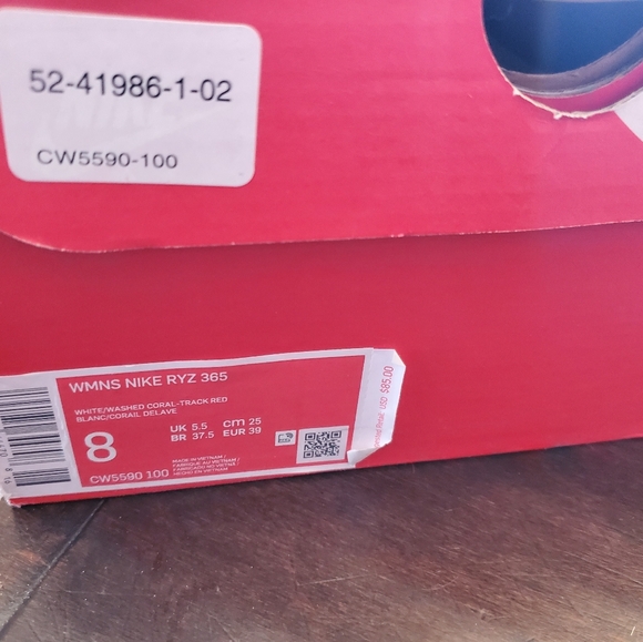 Nike Shoes 8 - Picture 4 of 7